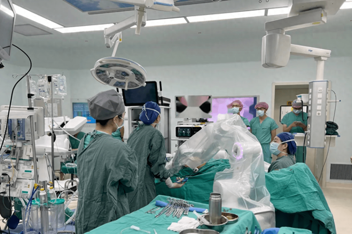 郑州大学一附院纪妹教授团队完成国内首例分体式模块化机器人妇科手术