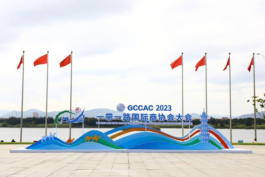 福建以何方式抓住AI布局先机，在一天内发布两款大模型？