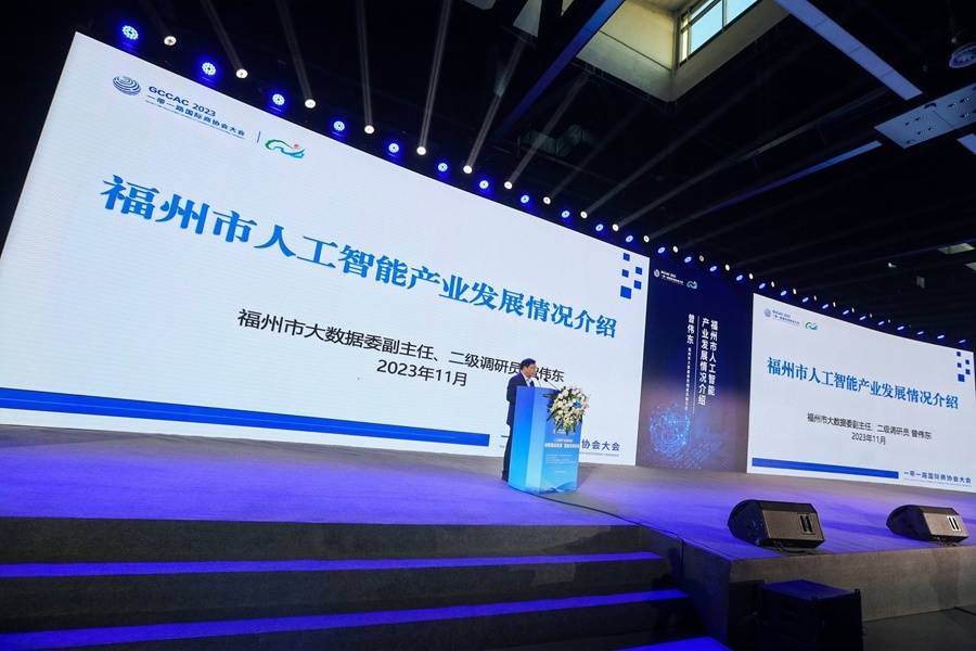 福建以何方式抓住AI布局先机，在一天内发布两款大模型？