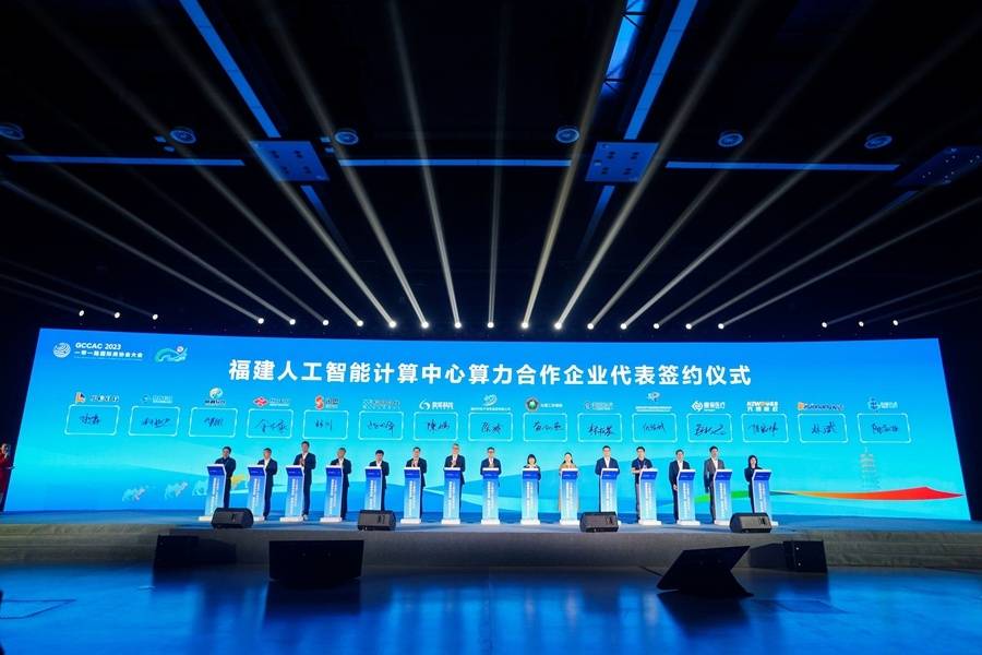 福建以何方式抓住AI布局先机，在一天内发布两款大模型？