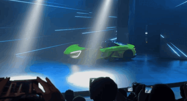 保时捷Panamera手机APP“操控”悬架,展现灵活“跳舞”姿态