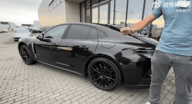 保时捷Panamera手机APP“操控”悬架，展现灵活“跳舞”姿态