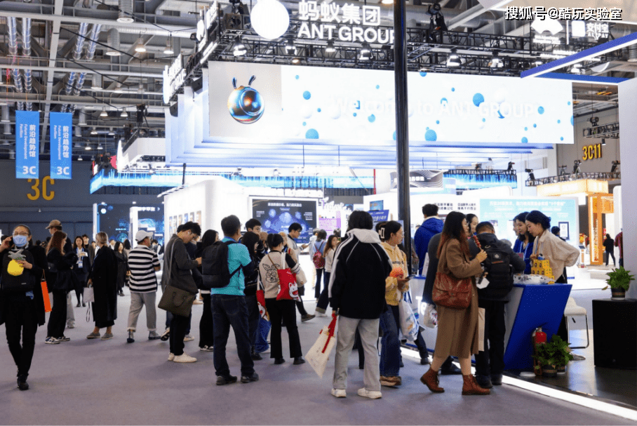 会说话就能当程序员、AI看病、秒级预测天气，实探第二届数贸会，迎接数字浪潮