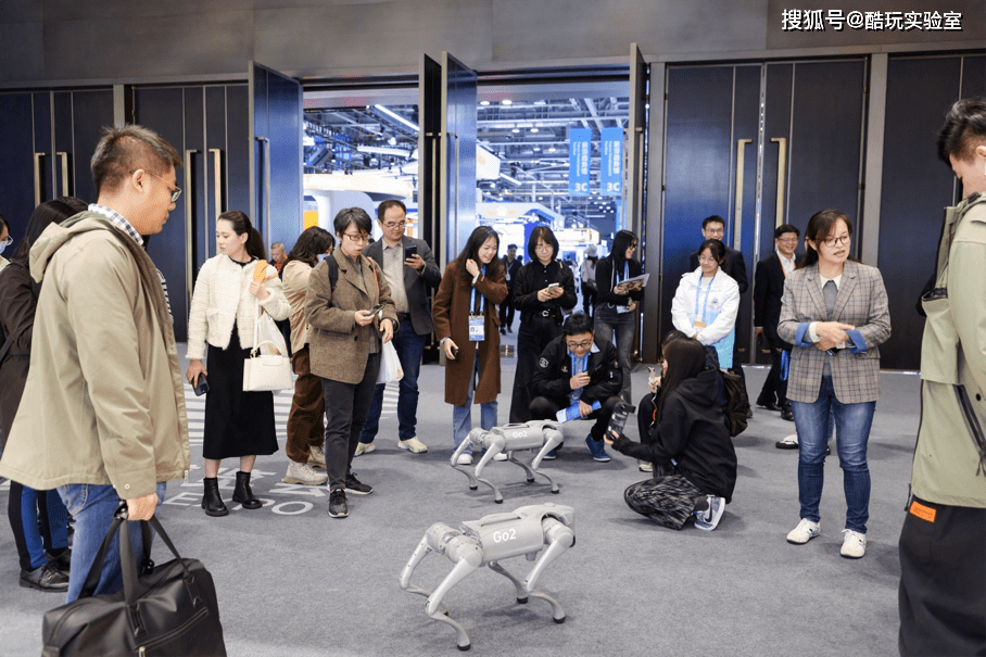 会说话就能当程序员、AI看病、秒级预测天气，实探第二届数贸会，迎接数字浪潮