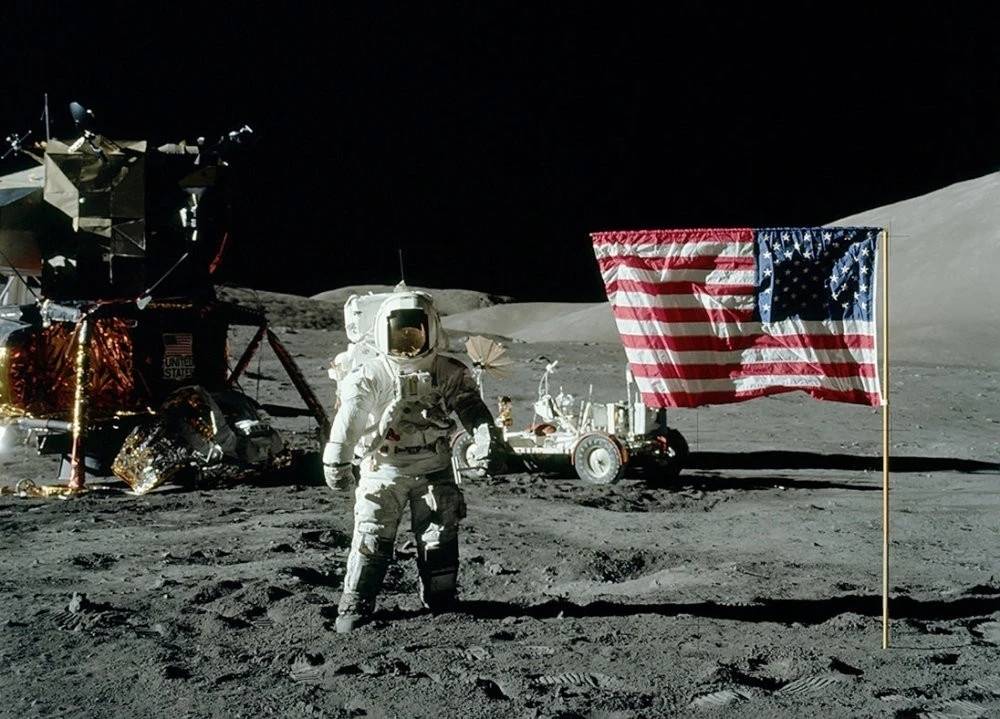 中美登月任务照片对比,AI分析结果出炉,美国登月造假添实锤