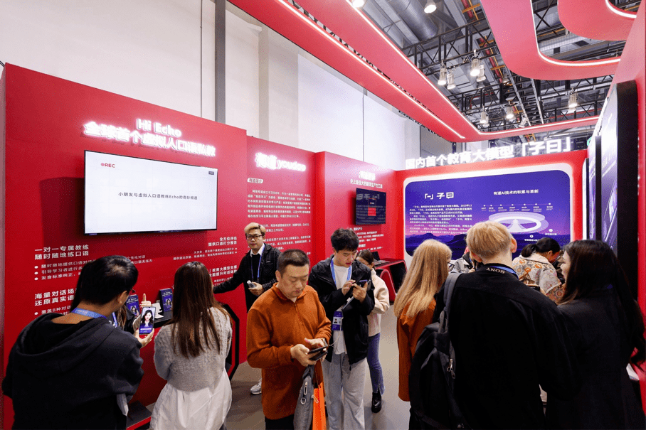 会说话就能当程序员、AI看病,实探第二届数贸会,迎接数字浪潮