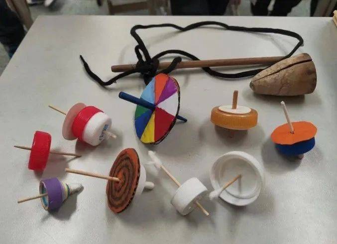 AI作画、和机器人猜拳……徐汇校园刮起了科技“旋风”