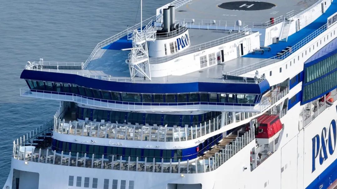 全球首批双头驾驶舱混动客滚船实现进出港无需掉头