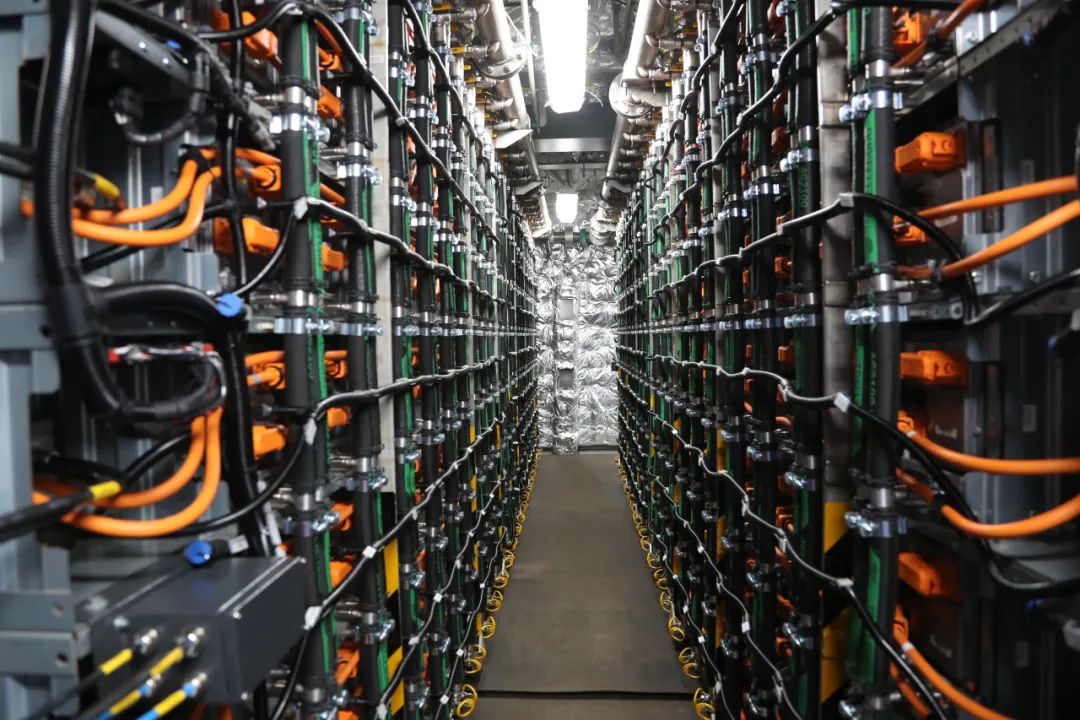 全球首批双头驾驶舱混动客滚船实现进出港无需掉头