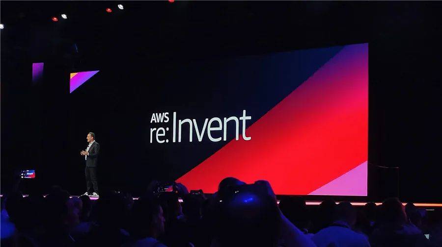 这场IT行业的年度盛宴上,人们在如何谈论生成式AI