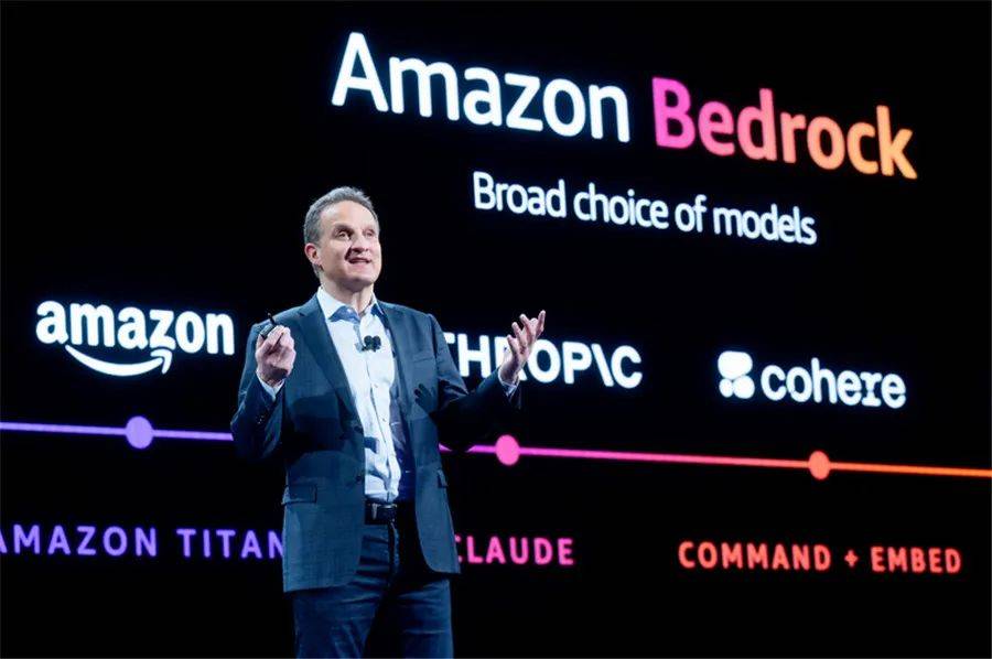 这场IT行业的年度盛宴上,人们在如何谈论生成式AI