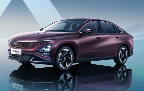 五菱星光:五菱品牌首款轿车12 月 6 日上市 预售 9.38 万起