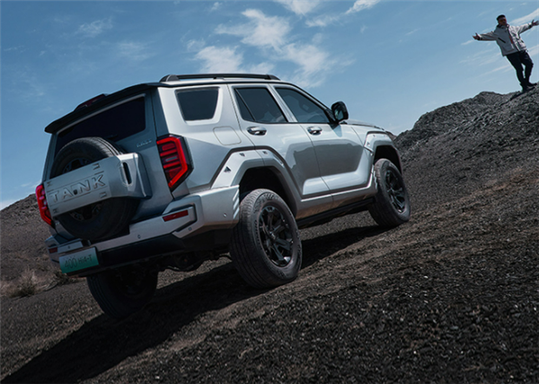 新能源硬派越野车销量破万，坦克400 Hi4-T引领潮流