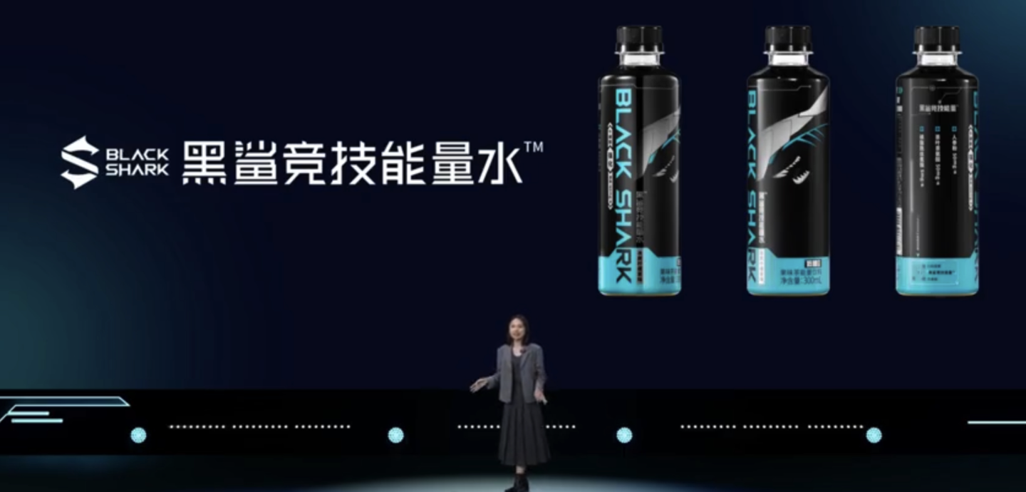 黑鲨竞技能量水推出“冰爽柠檬茶”口味，声称是东半球最好喝的能量饮料，每瓶仅售6元