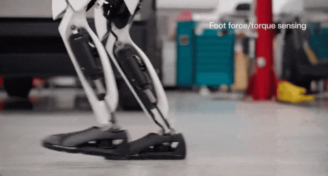 练习时长两年半,特斯拉人形机器人Optimus二代上线