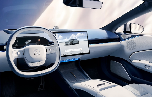 电动出行新变革：极氪 007内饰曝光，高端智能系统搭载