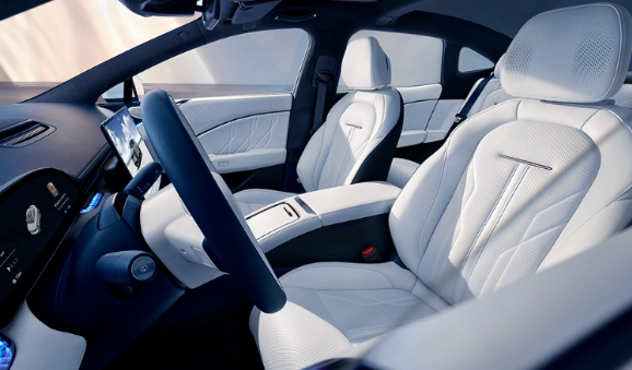 电动出行新变革：极氪 007内饰曝光，高端智能系统搭载