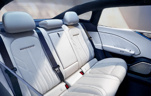 电动出行新变革：极氪 007内饰曝光，高端智能系统搭载