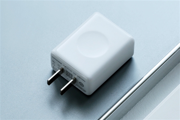 终端快充行业协会携手CCSA和FCA,共同举办UFCS商标授权仪式