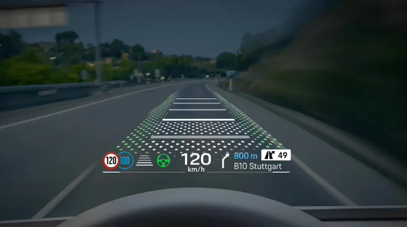 保时捷Macan EV纯电SUV内饰揭秘:提供三块大屏 科技感十足