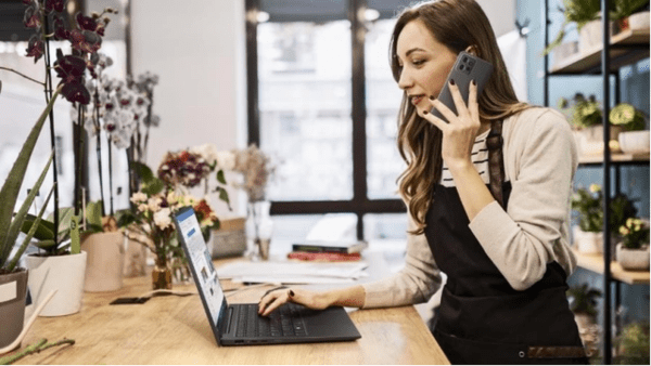 联想发布英特尔酷睿Ultra加持的多款商用和消费级AI PC产品