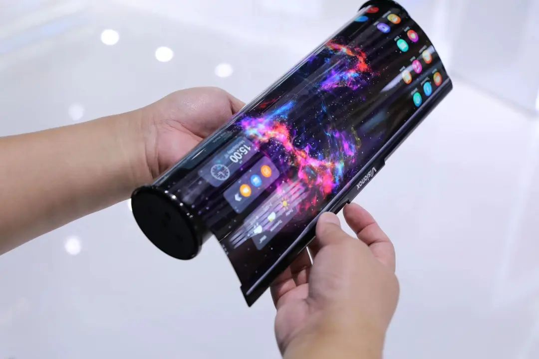 ViP AMOLED 量产项目首次成功点亮模组,屏幕大小和刚柔兼备