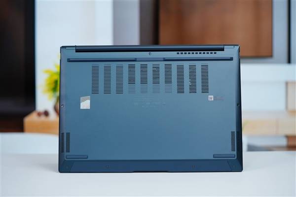 首台酷睿Ultra笔记本!华硕灵耀14 2024 AI超轻薄本图赏