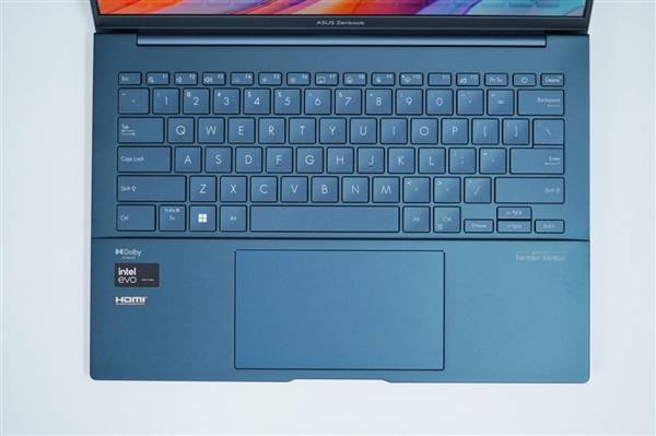 首台酷睿Ultra笔记本!华硕灵耀14 2024 AI超轻薄本图赏