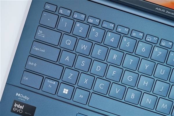 首台酷睿Ultra笔记本!华硕灵耀14 2024 AI超轻薄本图赏