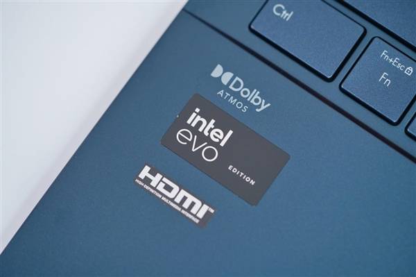 首台酷睿Ultra笔记本!华硕灵耀14 2024 AI超轻薄本图赏