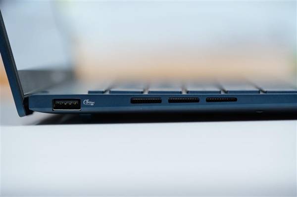 首台酷睿Ultra笔记本!华硕灵耀14 2024 AI超轻薄本图赏