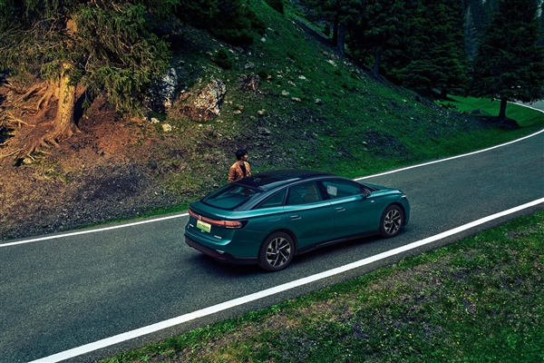 ID.7 VIZZION纯电动车型上市,成为绿色出行首选,售价22.7777万起