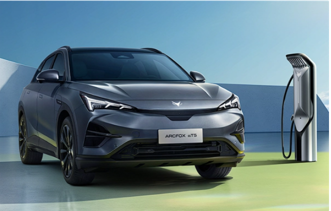 极狐阿尔法 T5 12 月 27 日正式上市,交付即刻