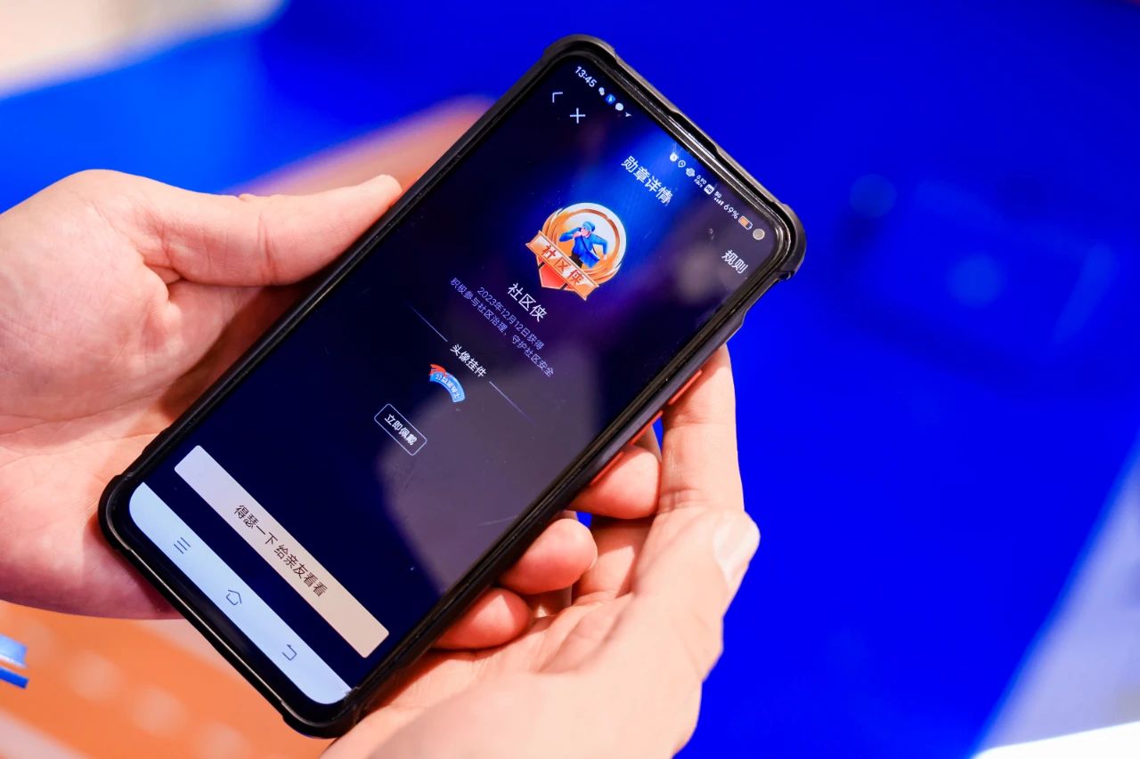 饿了么推出行业首个骑手公益激励体系：推出“公益上报”功能，奖励出色贡献者