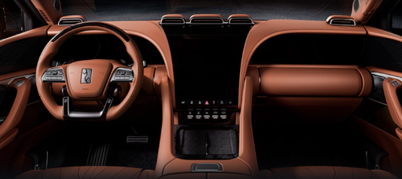 U8最新配置：超豪华版与越野玩家版，融合橙色无线充电与实体按键方向盘，双重突破引领潮流