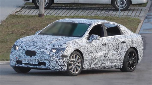 新的标题：曝光！奔驰C级电动版充电速度惊人：15分钟行驶400公里，外观独具风格