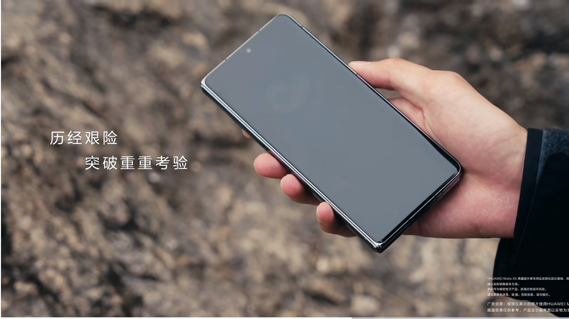 再次刷新可靠性门槛,玄武钢化昆仑玻璃无伤穿越 500 + 米寒冰滑道