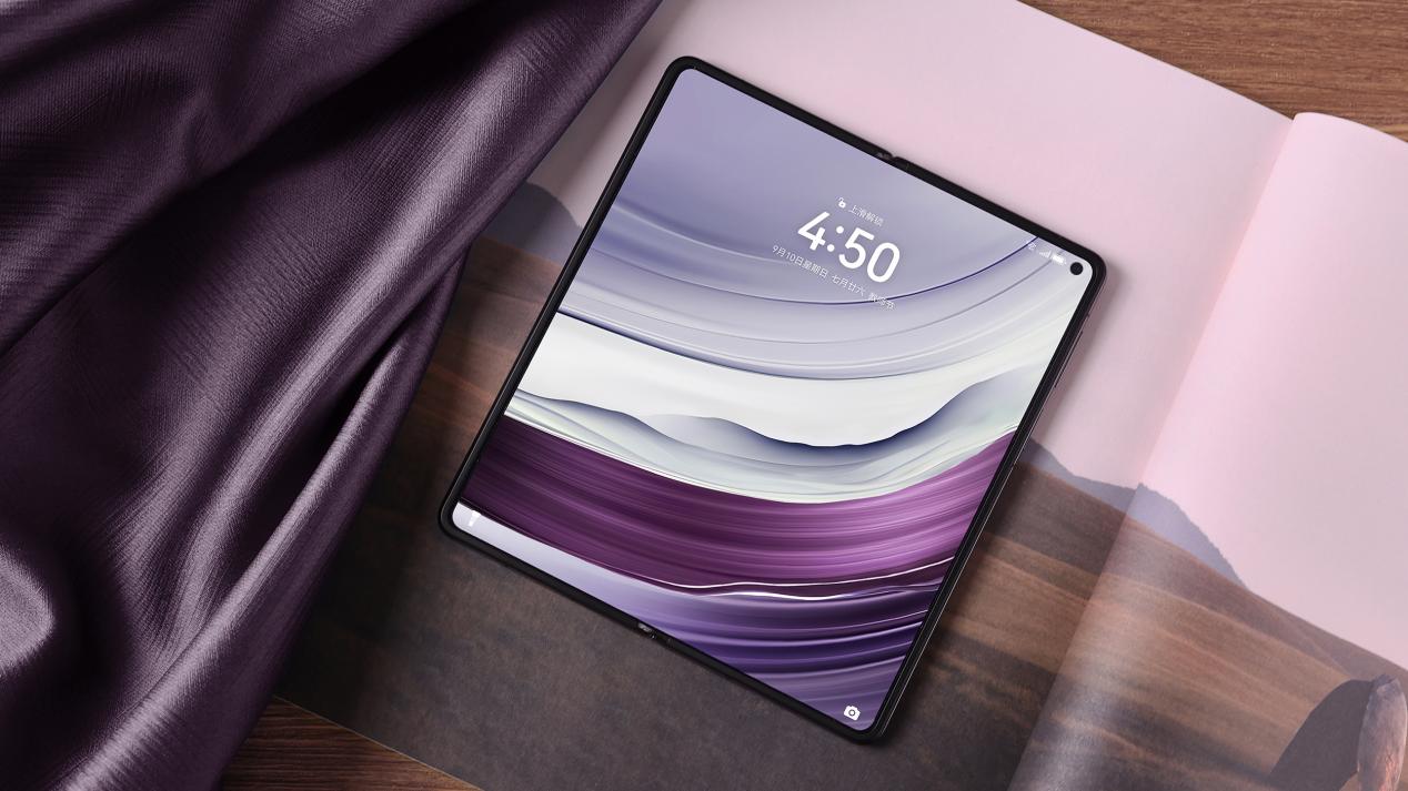 再次刷新可靠性门槛,玄武钢化昆仑玻璃无伤穿越 500 + 米寒冰滑道