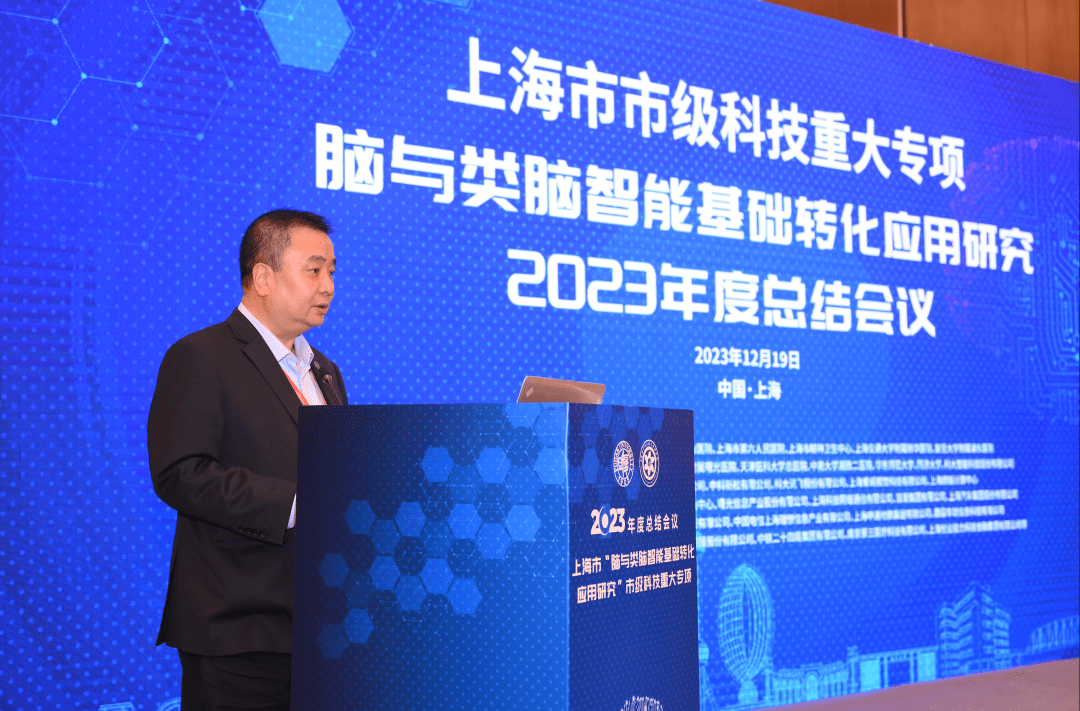 复旦大学-蘑菇车联自动驾驶人工智能研究中心揭牌