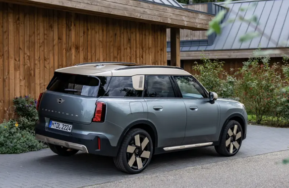 MINI发布COUNTRYMAN C SUV官图:外观全新设计,混动系统引领未来
