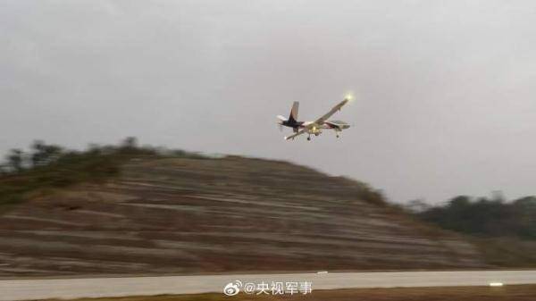 翼龙无人机化身空中基站再赴甘肃