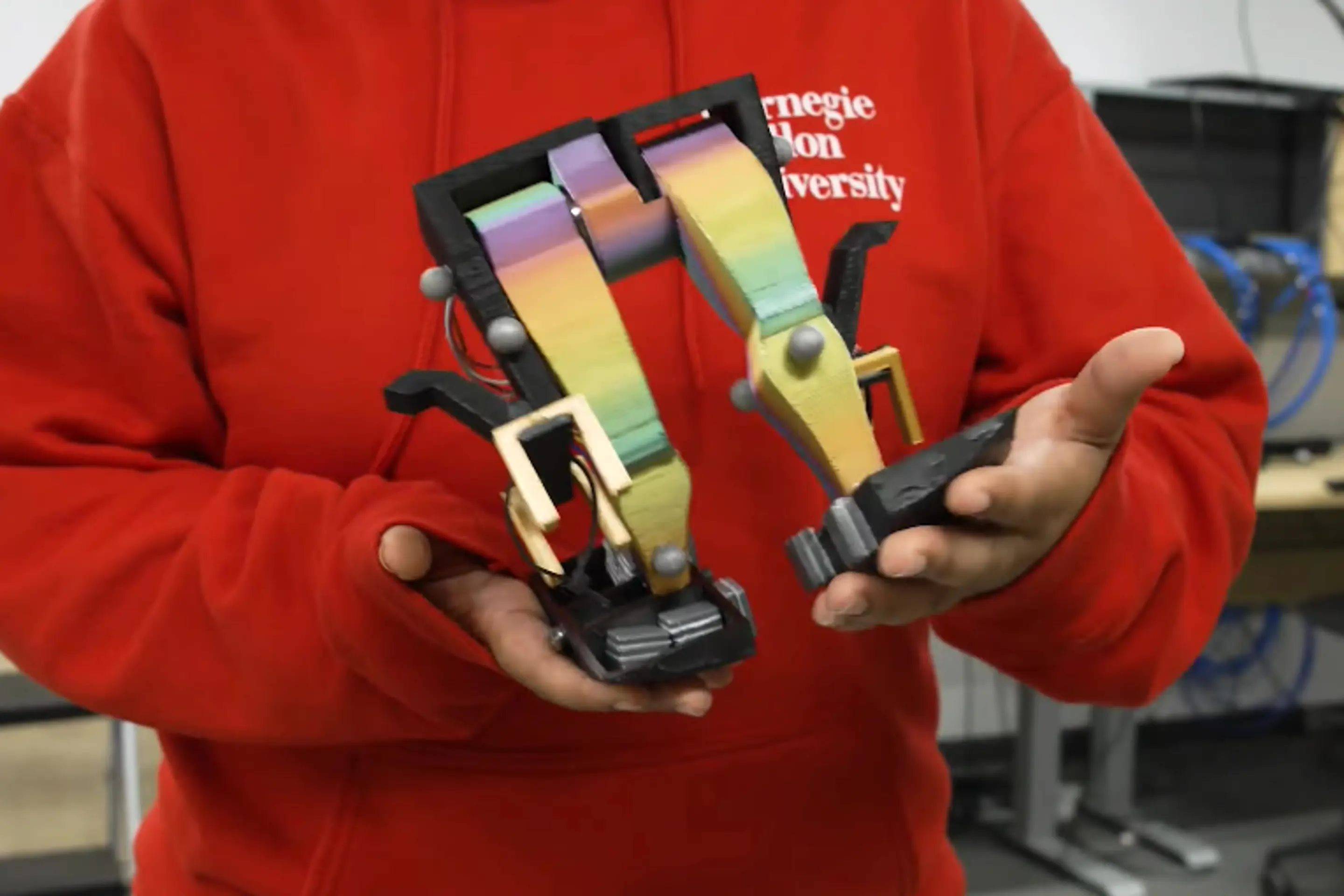 Mugatu 双足机器人以轻便方式实现行走，只有 18.5 厘米高