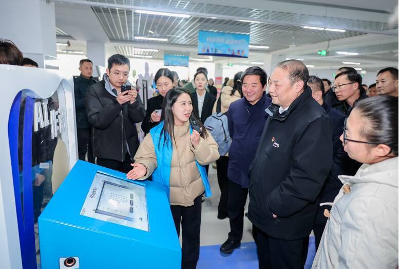 让科技火种撒向齐鲁大地,“AI星球之旅”15天打卡5城