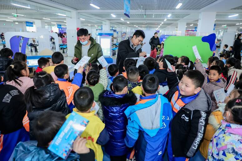 让科技火种撒向齐鲁大地,“AI星球之旅”15天打卡5城