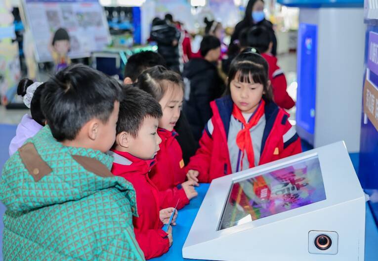 让科技火种撒向齐鲁大地,“AI星球之旅”15天打卡5城