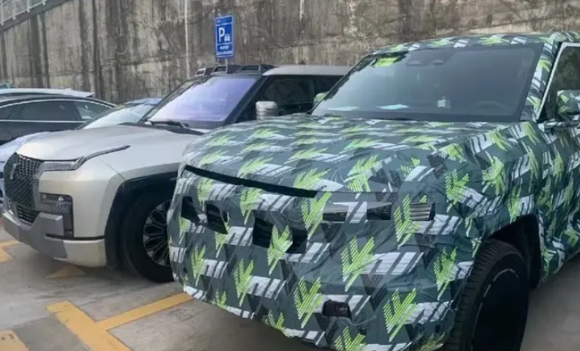 曝光豹8路试谍照，揭秘其巨大身躯和创新技术