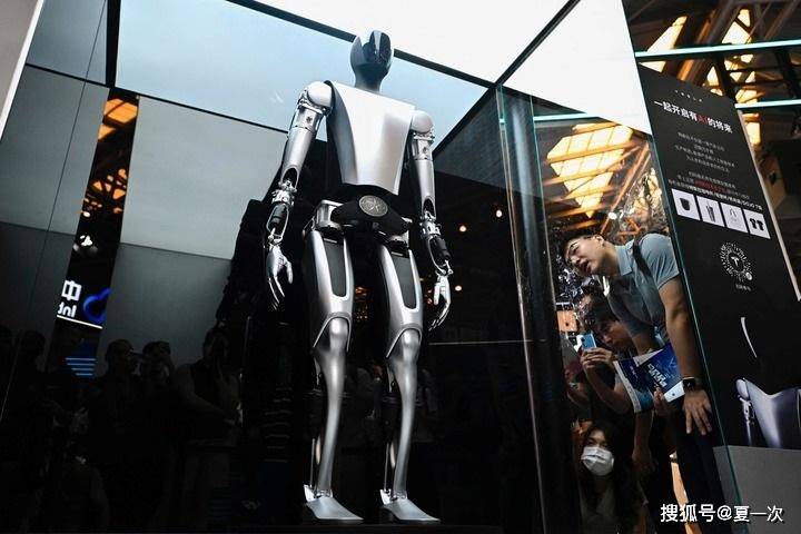 特斯拉工厂被曝机器人袭击工程师！