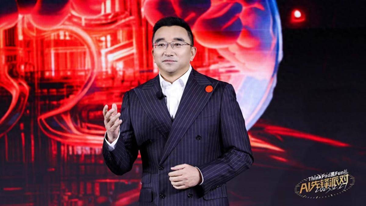 ThinkPad黑FUN礼发布全球首款商务AI PC——ThinkPad X1 Carbon AI