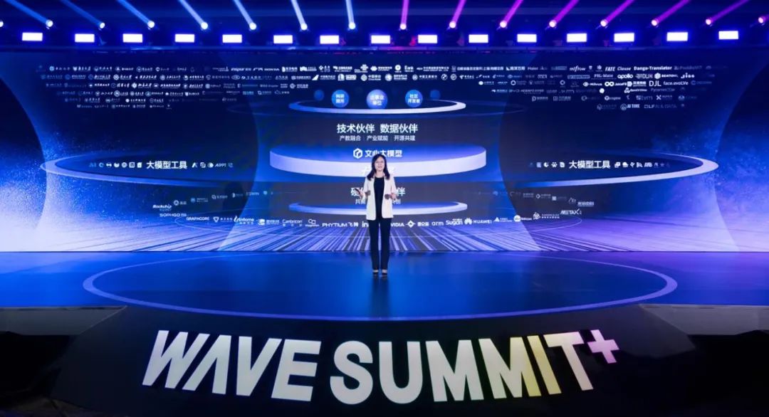 百度大模型这一年：文心一言国内首个用户破亿，飞桨开发者超千万