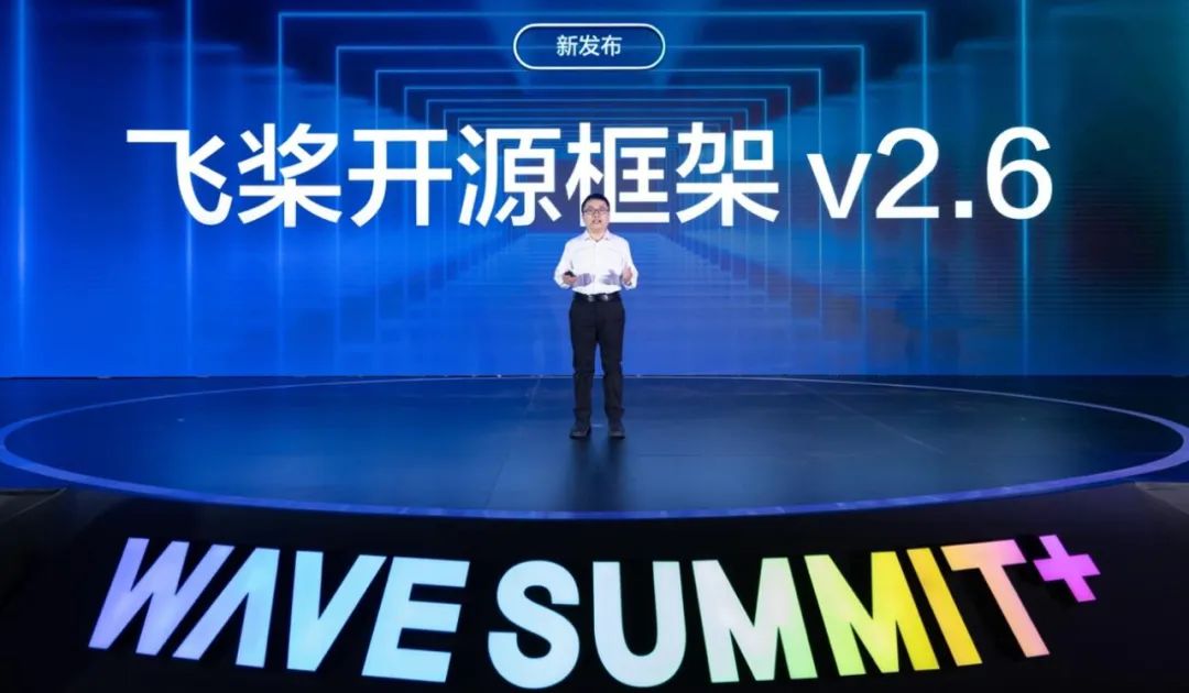 百度大模型这一年：文心一言国内首个用户破亿，飞桨开发者超千万